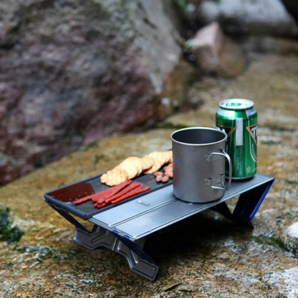 ソロキャンプで重宝するミニテーブル_ベルン トレッキングパッド使用イメージ